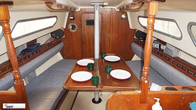 Marauder 27 cabin forward dinette