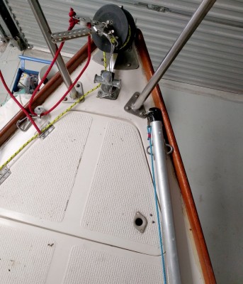Whisker pole.jpg (195.56 KiB) Viewed 12388 times Whisker pole clipped to stanchion.
