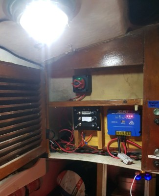 Yeria Dome LED ,  MPPT solar controller