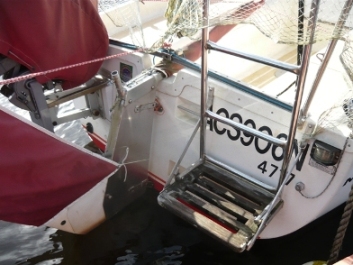 ss swing rudder lift up tiller marlin board and boarding ladder.JPG