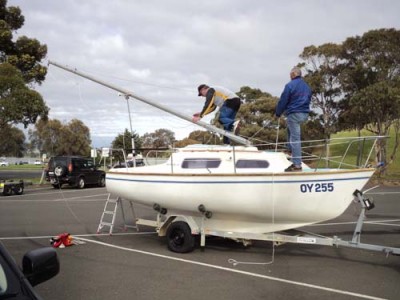 Using Mastmate to raise the mast on QUMBU